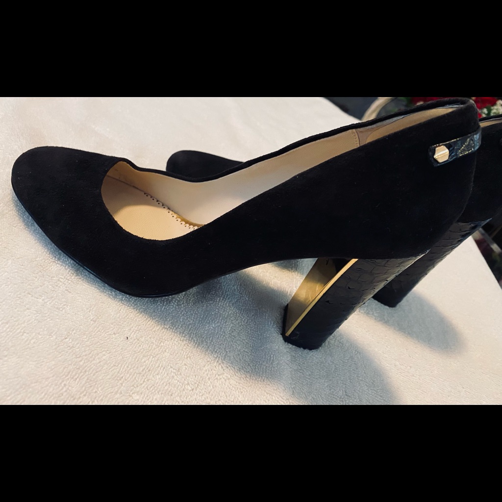 Almost Brand New Super Stylish Heels By Wonder  Size 85  Box 59
